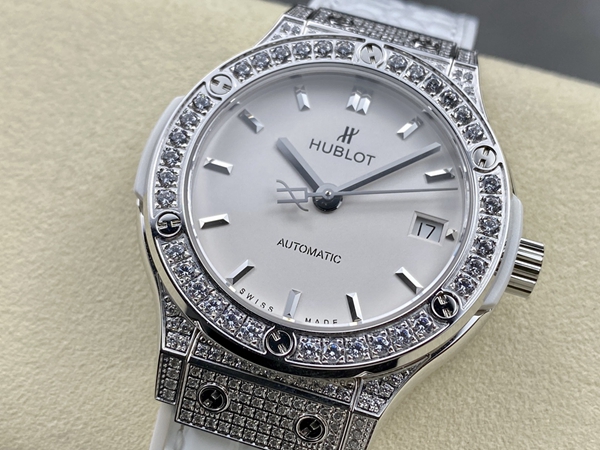 ウブロコピー時計背面デザイン